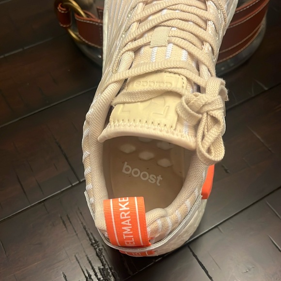 Adidas NMD_R2 NMD Shoes Sneakers new Boost BA7260 chalk Women’s Size 9.5